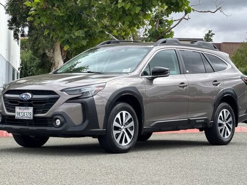 Used 2024 Subaru Outback Premium AWD/4WD image 8