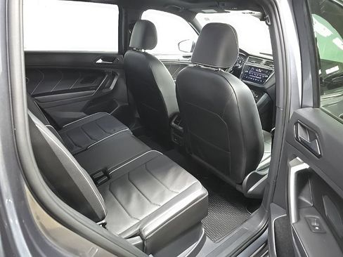 Used 2022 Volkswagen Tiguan SEL R-Line image 18