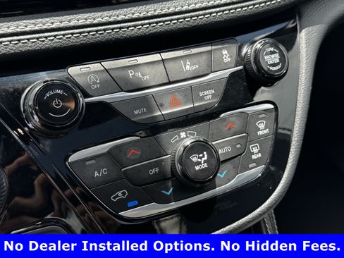 Used 2025 Chrysler Pacifica Limited FWD image 20