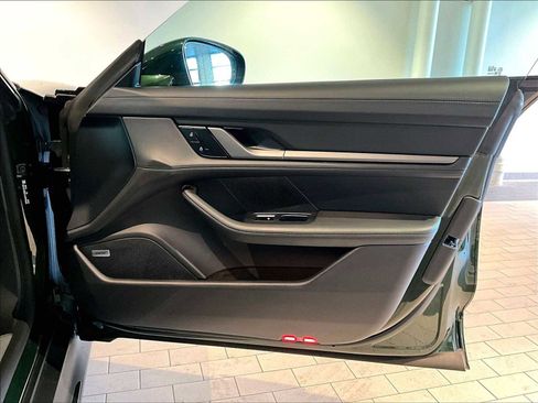 Used 2025 Porsche Taycan image 27