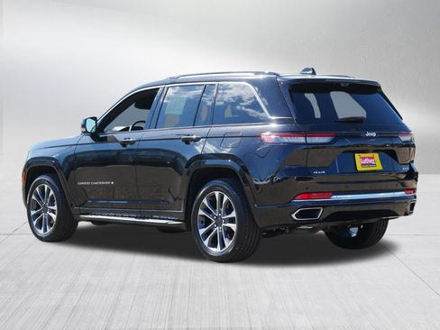 Used 2023 Jeep Grand Cherokee Overland w/ Luxury Tech Group IV AWD/4WD image 5
