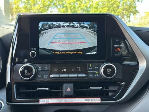 Certified 2025 Toyota Highlander LE image 25