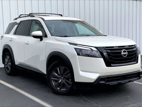 Used 2024 Nissan Pathfinder SV w/ Black Appearance Package image 29