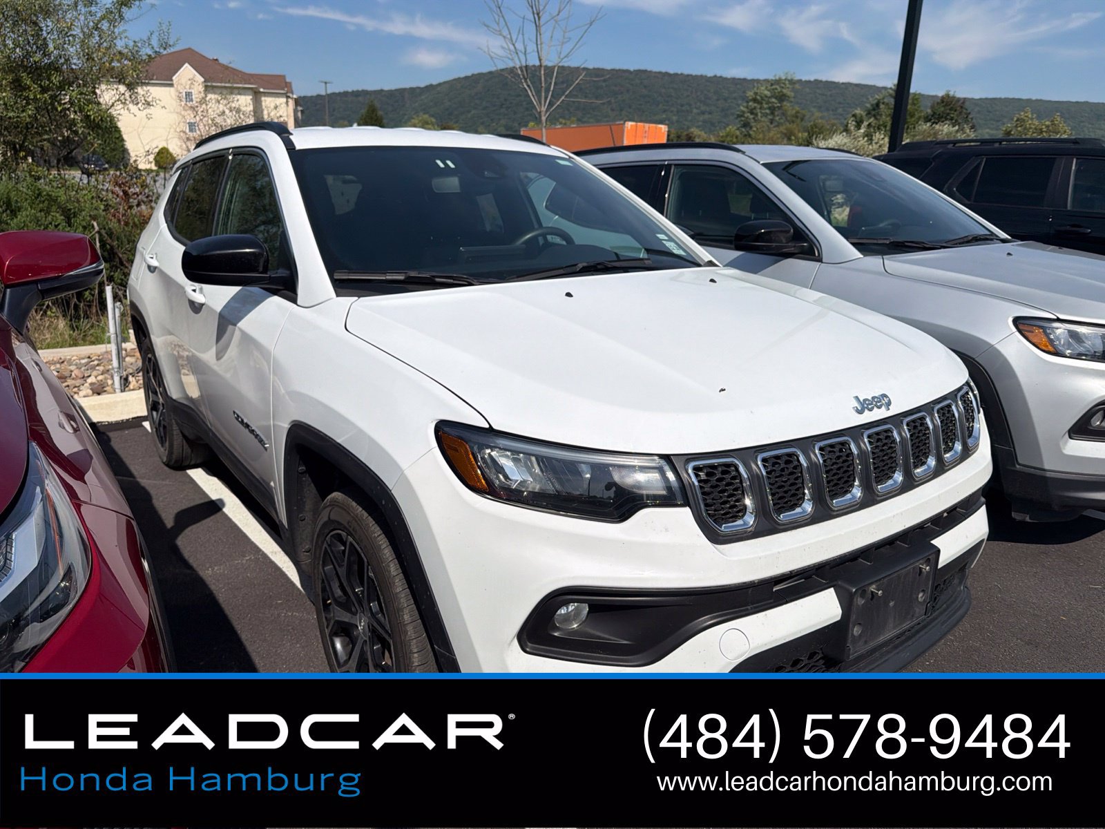 Used 2024 Jeep Compass Latitude AWD/4WD image 1