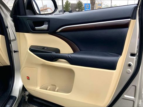 Used 2015 Toyota Highlander Limited image 20