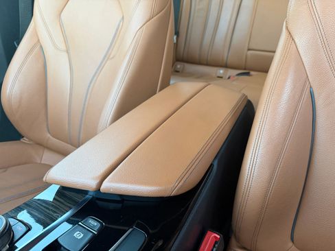 Used 2018 BMW 530i xDrive 530i xDrive Sedan 4D w/ Premium Package image 31