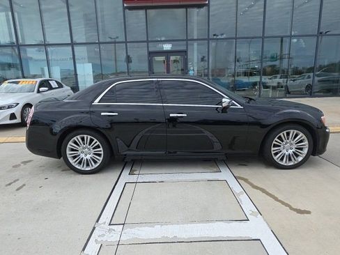 Used 2012 Chrysler 300 Limited w/ Luxury Group image 3