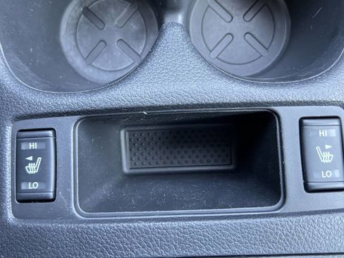 Used 2018 Nissan Rogue SV w/ Premium Package image 21