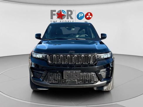 Used 2024 Jeep Grand Cherokee Altitude image 8