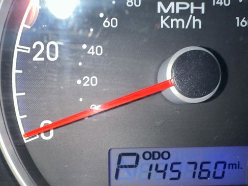 Used 2010 Hyundai Elantra GLS image 16