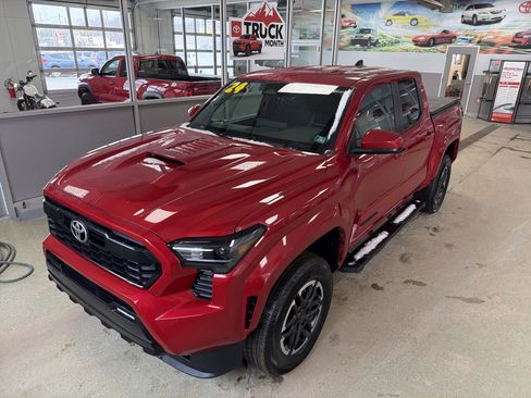 Used 2024 Toyota Tacoma TRD Sport AWD/4WD image 9