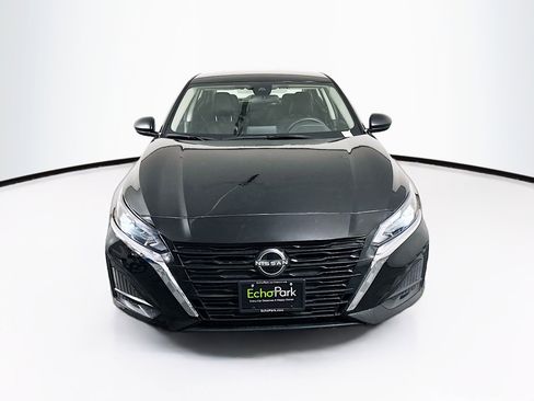 Used 2025 Nissan Altima 2.5 SV image 2