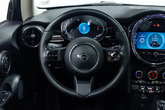 Used 2022 MINI Cooper 2-Door Hardtop FWD image 13