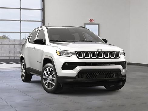 New 2024 Jeep Compass Latitude w/ Sun and Sound Group image 8
