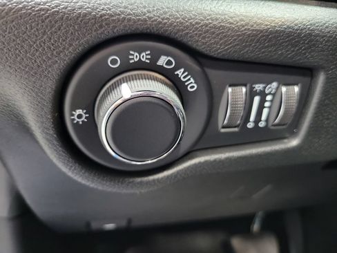 New 2027 Chrysler Pacifica Select AWD/4WD image 25