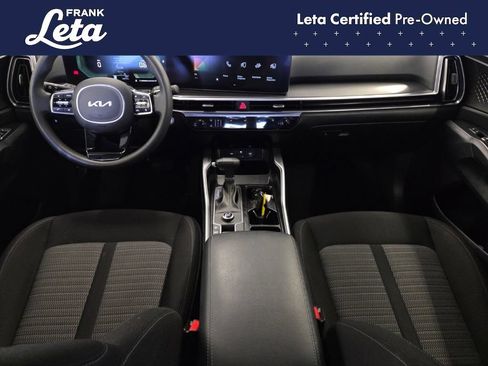 Used 2025 Kia Sorento LX FWD image 17
