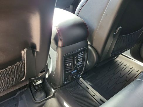 Used 2021 Jeep Grand Cherokee Trailhawk w/ Trailhawk Luxury Group AWD/4WD image 12