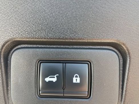 Used 2025 Nissan Rogue SV FWD image 31