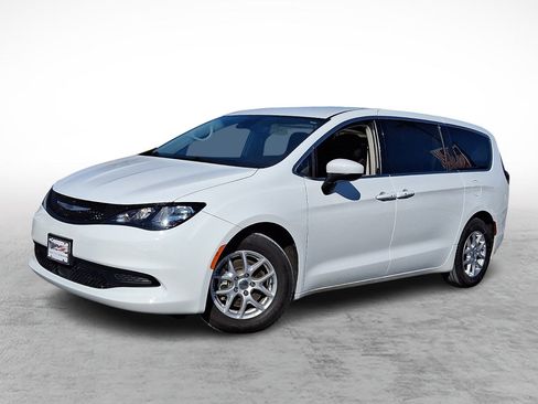 Certified 2023 Chrysler Voyager LX image 1