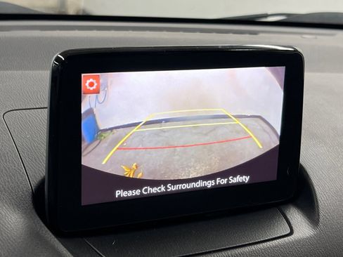 Used 2020 Toyota Yaris XLE image 18