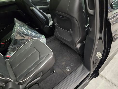 New 2026 Chrysler Pacifica Limited w/ S Appearance Package AWD/4WD image 30