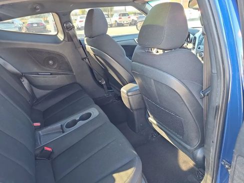 Used 2017 Hyundai Veloster Value Edition image 14
