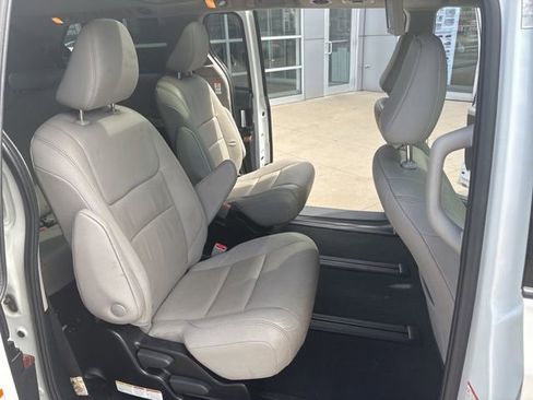 Used 2019 Toyota Sienna Limited Premium image 25
