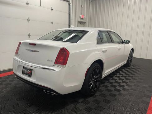 Used 2022 Chrysler 300 Touring AWD/4WD image 4