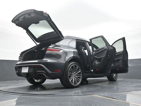 Certified 2025 Porsche Macan AWD/4WD image 27