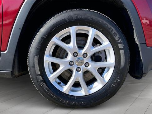 Used 2016 Jeep Cherokee Latitude w/ Comfort & Sound Group image 32