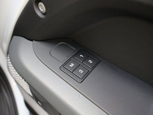 Used 2023 Land Rover Defender 130 X-Dynamic SE image 59