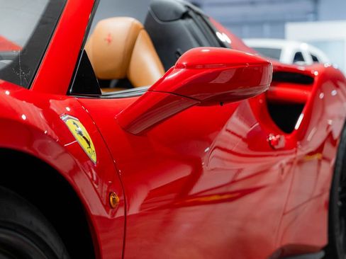 Used 2018 Ferrari 488 Spider RWD image 23