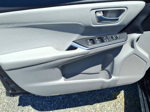 Used 2015 Toyota Camry XLE w/ Convenience Package FWD image 16