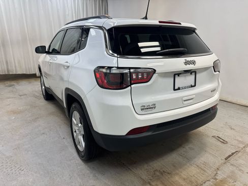 Used 2022 Jeep Compass Latitude w/ Convenience Group AWD/4WD image 2