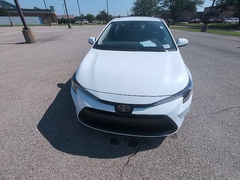 Used 2025 Toyota Corolla LE FWD image 14