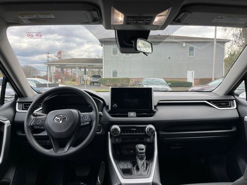 Used 2025 Toyota RAV4 XLE image 33