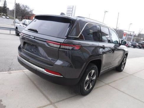 Used 2024 Jeep Grand Cherokee Limited 4xe image 9