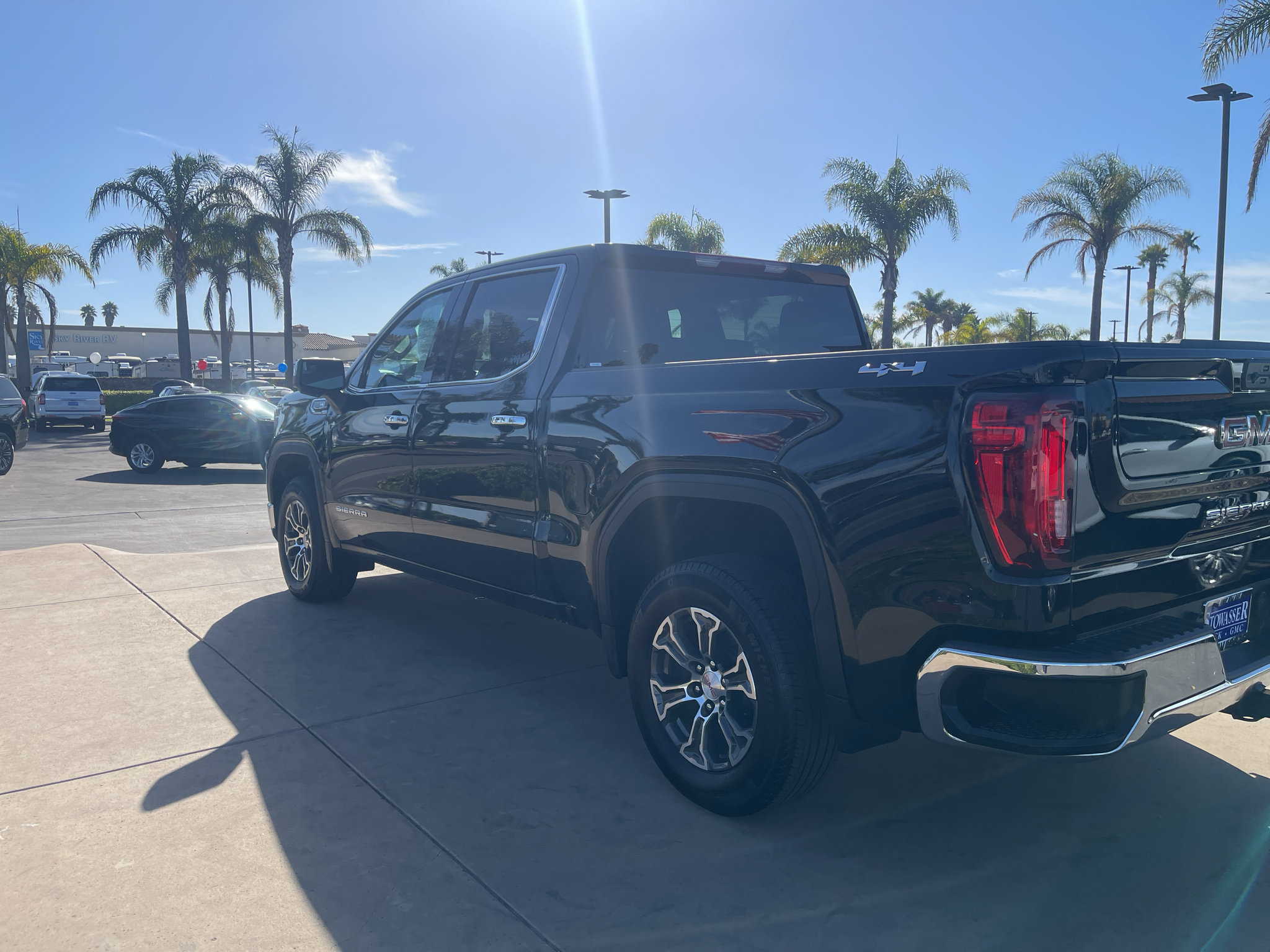 Used 2025 GMC Sierra 1500 SLT AWD/4WD image 19