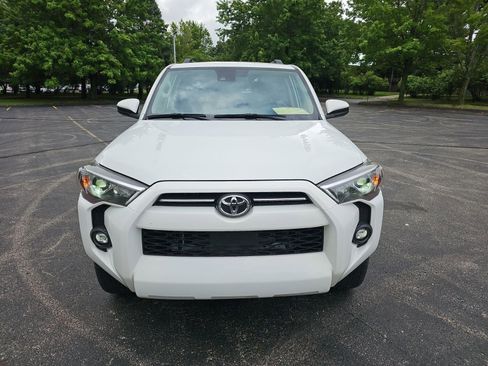 Used 2024 Toyota 4Runner SR5 AWD/4WD image 9