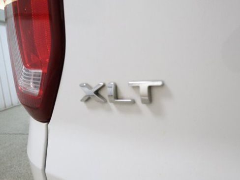 Used 2018 Ford Explorer XLT image 19