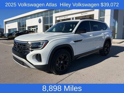 Certified 2025 Volkswagen Atlas Peak Edition SE image 1
