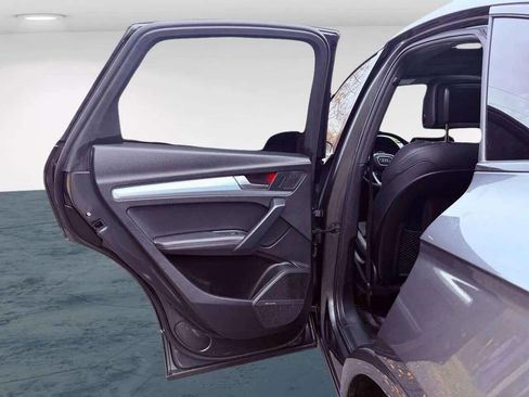 Used 2024 Audi Q5 2.0T Premium image 12