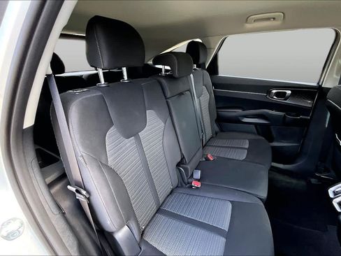 Certified 2026 Kia Sorento LX FWD image 18