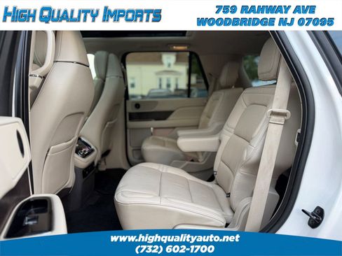 Used 2018 Lincoln Navigator Select w/ Technology Package AWD/4WD image 15