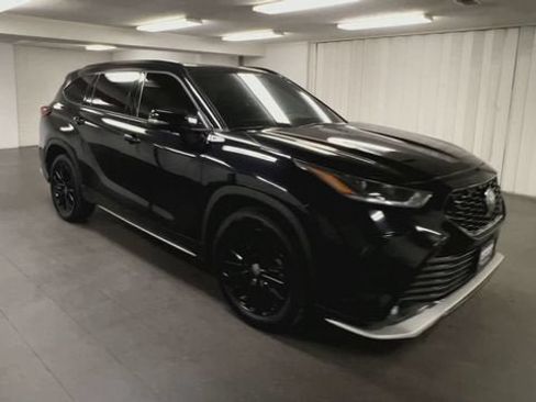 Used 2024 Toyota Highlander XSE AWD/4WD image 2