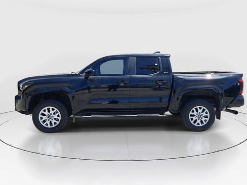 Used 2024 Toyota Tacoma SR5 AWD/4WD image 4