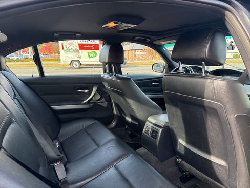 Used 2011 BMW 335i xDrive Sedan w/ M Sport Pkg image 19
