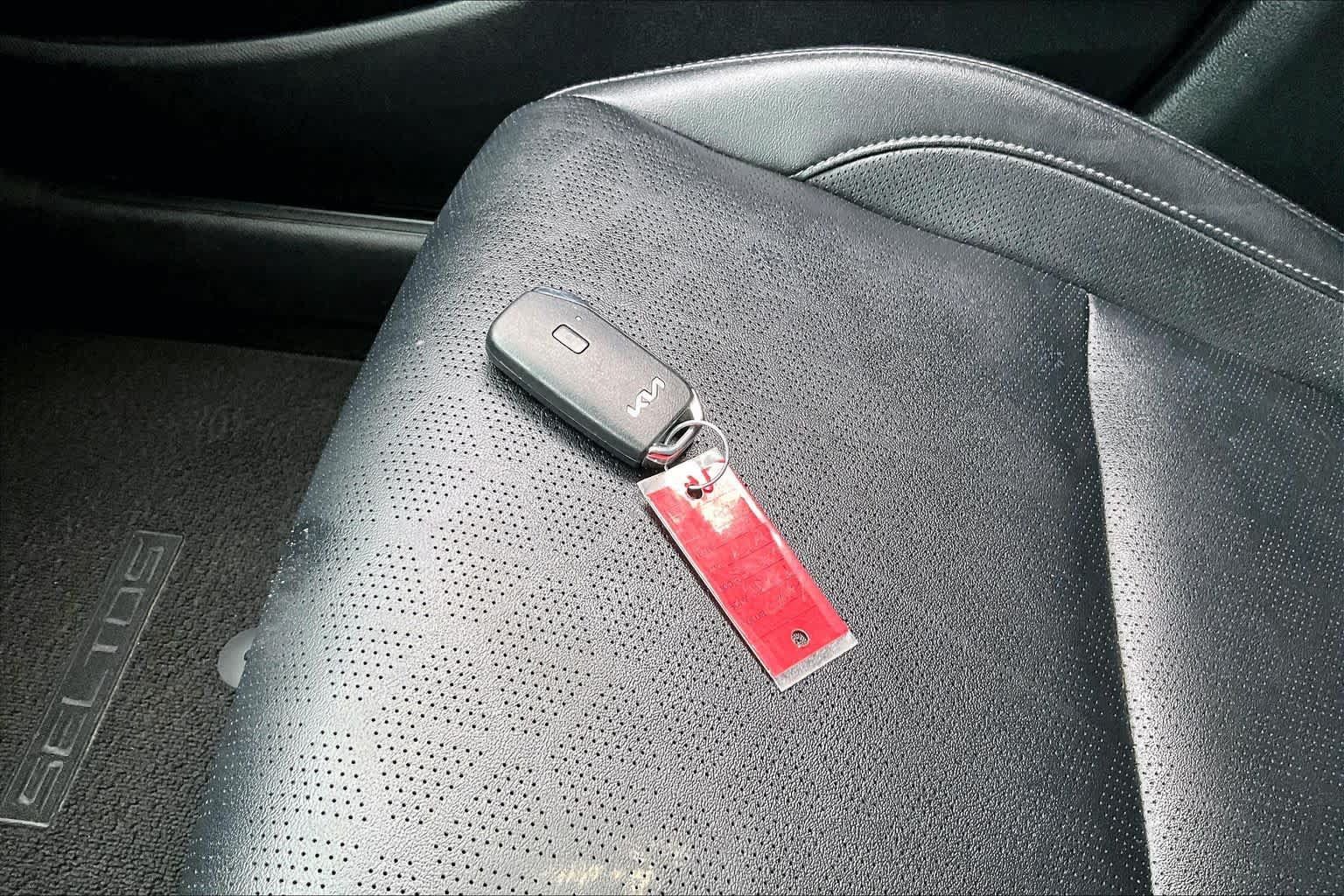 Used 2025 Kia Seltos EX FWD image 14