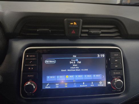 Used 2025 Nissan Versa SV image 25