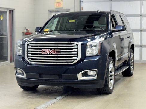 Used 2017 GMC Yukon SLT w/ Premium Edition image 3